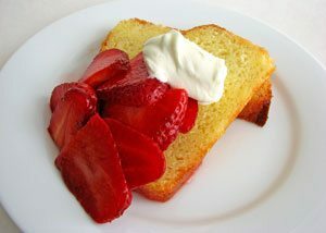 Yogurt Cake with Strawberries | California Olive Ranch