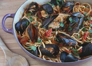 Linguine with Mussels and Spicy Tomato Sauce | California Olive Ranch