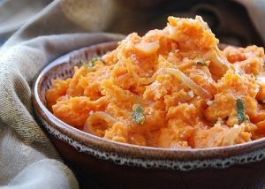 Olive Oil, Caramelized Onion, and Sage Mashed Sweet Potatoes | California Olive Ranch