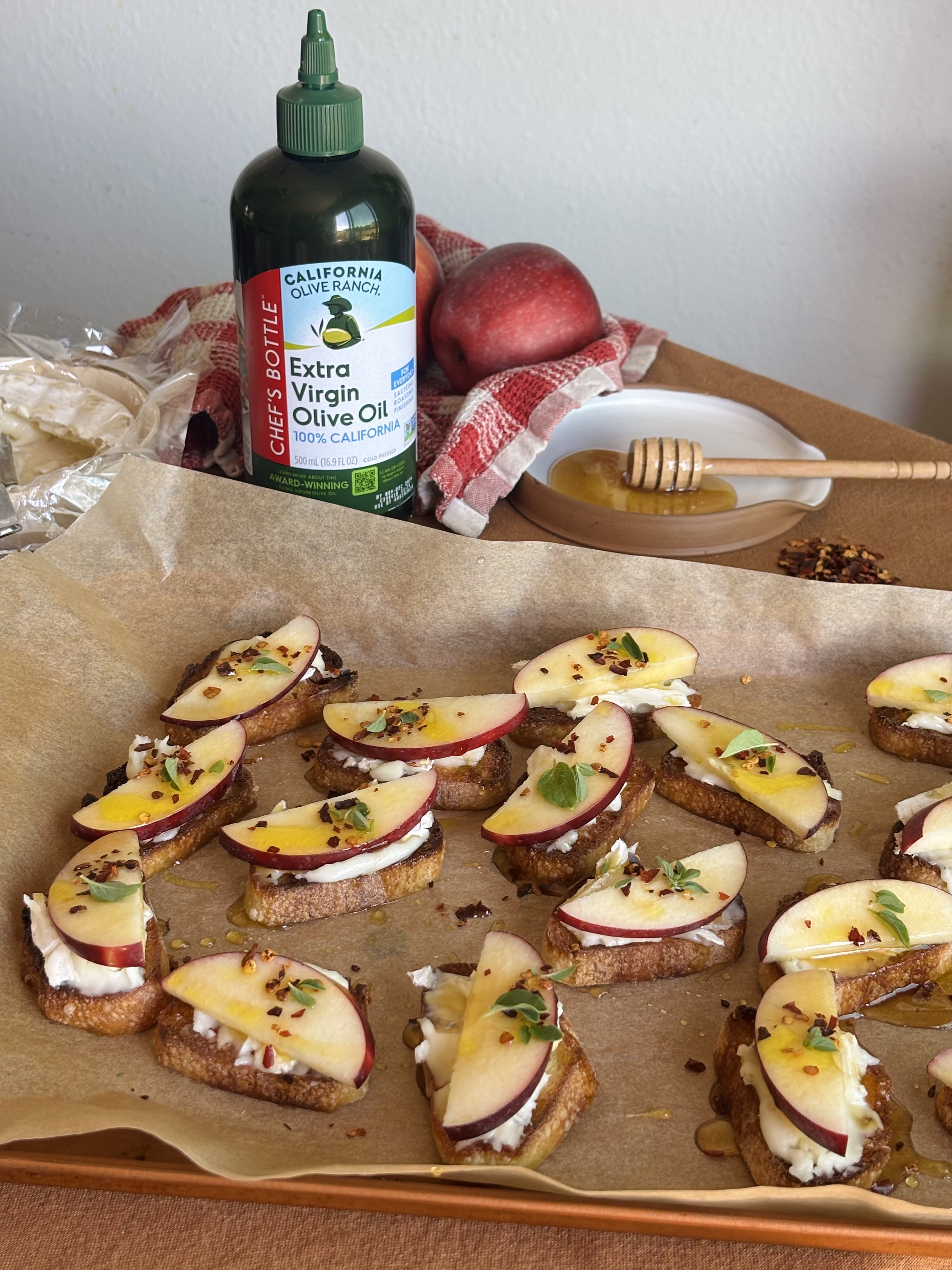 Apple + Brie + Thyme Crostini | California Olive Ranch