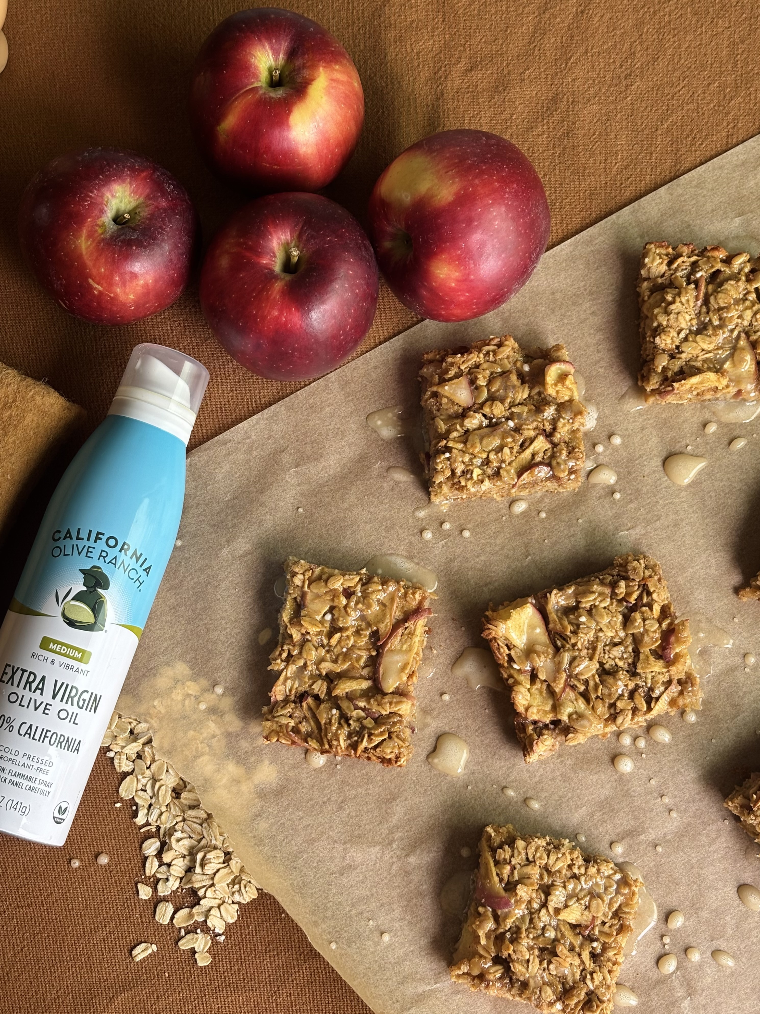 Cinnamon + Cardamom Apple Oat Bars | California Olive Ranch
