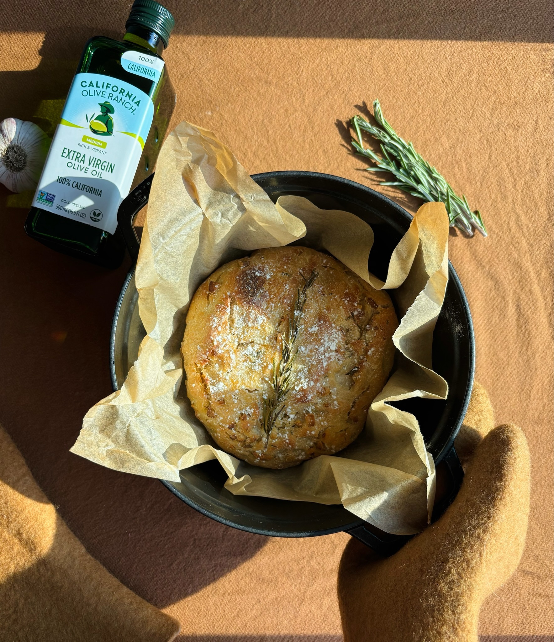 No-Knead Garlic Rosemary Bread | California Olive Ranch