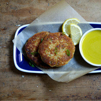 Crab and Shrimp Cakes with Lemon Aioli | California Olive Ranch