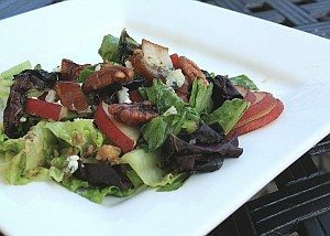Fruit, Pecans & Mixed Greens with Gorgonzola Vinaigrette | California Olive Ranch
